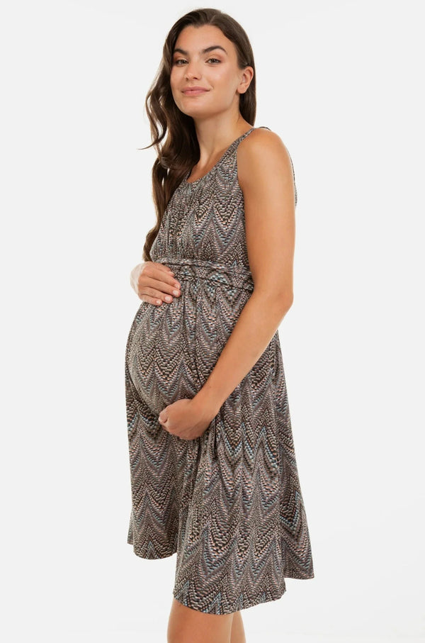 Елегантна рокля с набори за бременни с десен -  - soonMAMA - Η σωστή προσθήκη στην κομψή και άνετη εγκυμοσύνη! - Παλτά για έγκυες