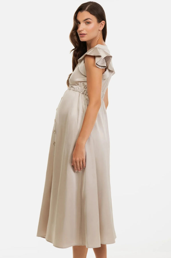 Μπεζ σατινέ φόρεμα εγκυμοσύνη και θηλασμού με βολάν - - soonMAMA - Η σωστή προσθήκη στην κομψή και άνετη εγκυμοσύνη! - Παλτά για έγκυες