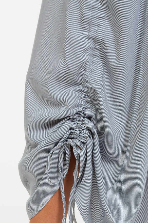 Μακριά ριγέ φόρεμα εγκυμοσύνης με κορδόνια - - soonMAMA - Η σωστή προσθήκη στην κομψή και άνετη εγκυμοσύνη! - Παλτά για έγκυες