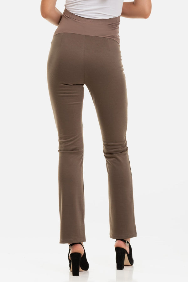 Παντελόνι εγκυμοσύνης από ύφασμα λεπτής πλέξης - καφέ - - soonMAMA - Η σωστή προσθήκη στην κομψή και άνετη εγκυμοσύνη! - Παλτά για έγκυες