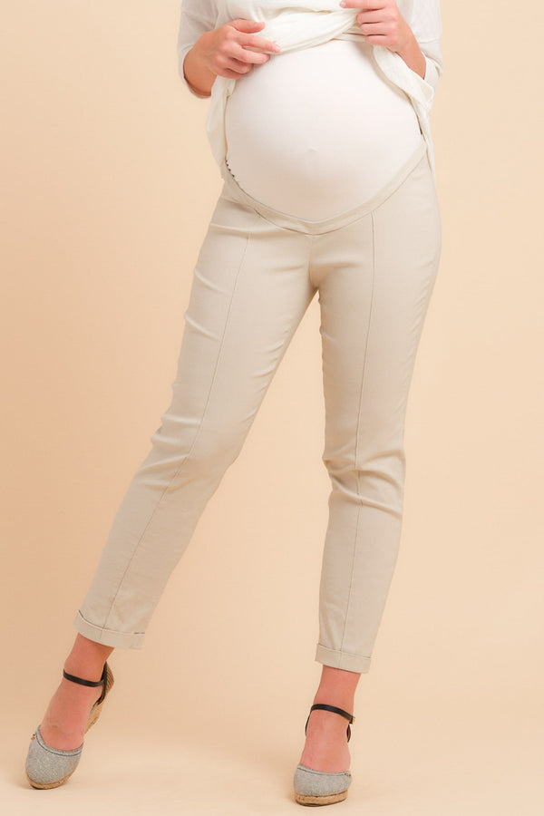Ελαστικό παντελόνι εγκυμοσύνης σε μπεζ χρώμα - Παντελόνι - soonMAMA - Η σωστή προσθήκη στην κομψή και άνετη εγκυμοσύνη! - Παλτά για έγκυες