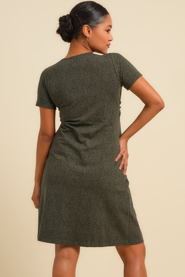 Φόρεμα εγκυμοσύνης από βαμβάκι με κόμπο – σκούρο πράσινο - - soonMAMA - Η σωστή προσθήκη στην κομψή και άνετη εγκυμοσύνη! - Παλτά για έγκυες