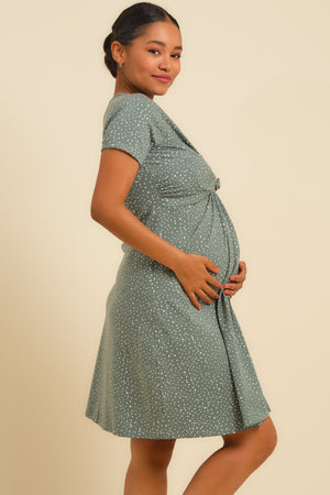 Βαμβακερό φόρεμα εγκυμοσύνης με κόμπο - - soonMAMA - Η σωστή προσθήκη στην κομψή και άνετη εγκυμοσύνη! - Παλτά για έγκυες