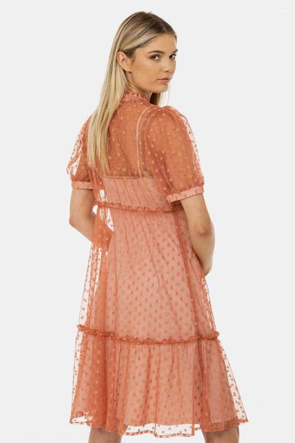 Αέρινο φόρεμα εγκυμοσύνης από τούλι με πουά σχέδιο – ροδάκινο - - soonMAMA - Η σωστή προσθήκη στην κομψή και άνετη εγκυμοσύνη! - Παλτά για έγκυες