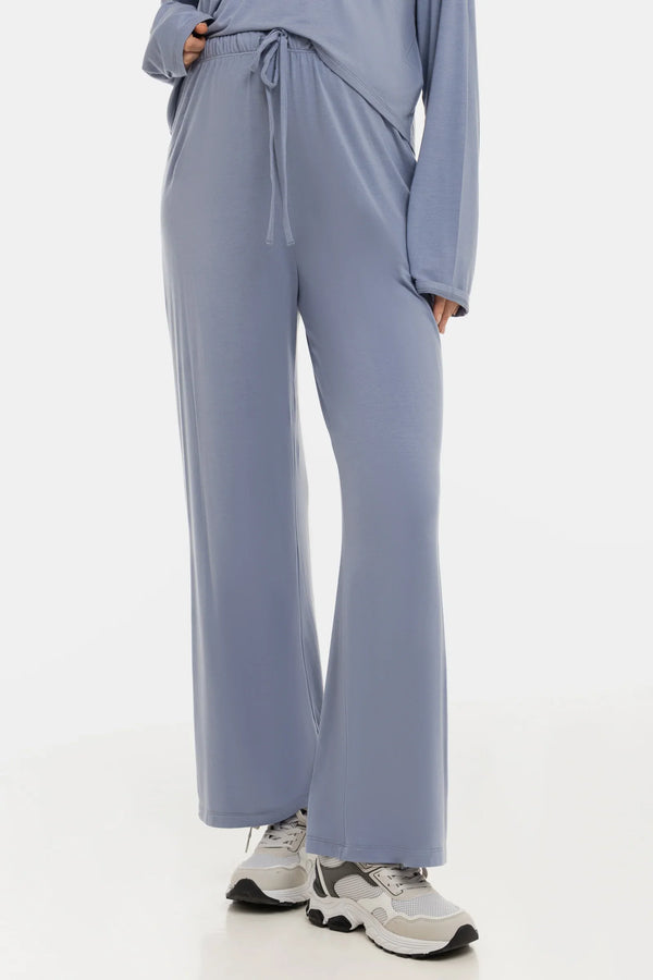 Απαλό παντελόνι εγκυμοσύνης σε γραμμή καμπάνα από modal - παστέλ μπλε - - soonMAMA - Η σωστή προσθήκη στην κομψή και άνετη εγκυμοσύνη! - Παλτά για έγκυες