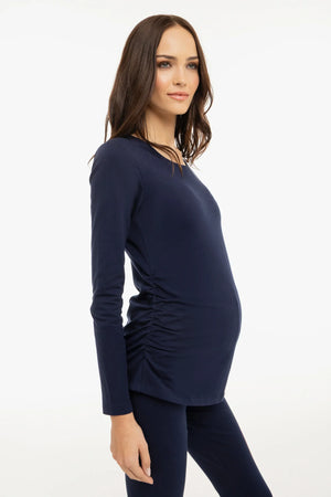 Βαμβακερή μπλούζα εγκυμοσύνης με σούρες – σκούρο μπλε - - soonMAMA - Η σωστή προσθήκη στην κομψή και άνετη εγκυμοσύνη! - Παλτά για έγκυες