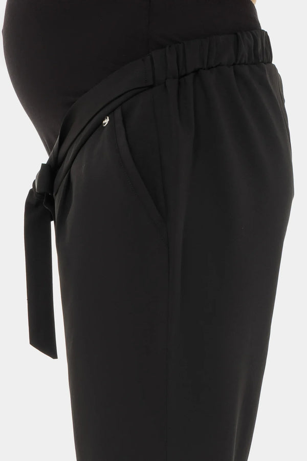 Μαύρο παντελόνι εγκυμοσύνης με ζώνη - - soonMAMA - Η σωστή προσθήκη στην κομψή και άνετη εγκυμοσύνη! - Παλτά για έγκυες