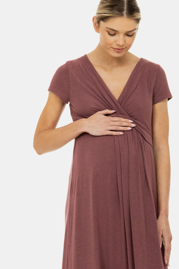 Φόρεμα εγκυμοσύνης και θηλασμού με διακοσμητική ζώνη – σε σκούρο ροζ - - soonMAMA - Η σωστή προσθήκη στην κομψή και άνετη εγκυμοσύνη! - Παλτά για έγκυες