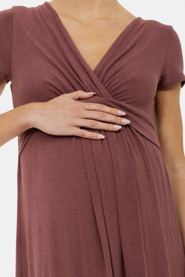 Φόρεμα εγκυμοσύνης και θηλασμού με διακοσμητική ζώνη – σε σκούρο ροζ - - soonMAMA - Η σωστή προσθήκη στην κομψή και άνετη εγκυμοσύνη! - Παλτά για έγκυες