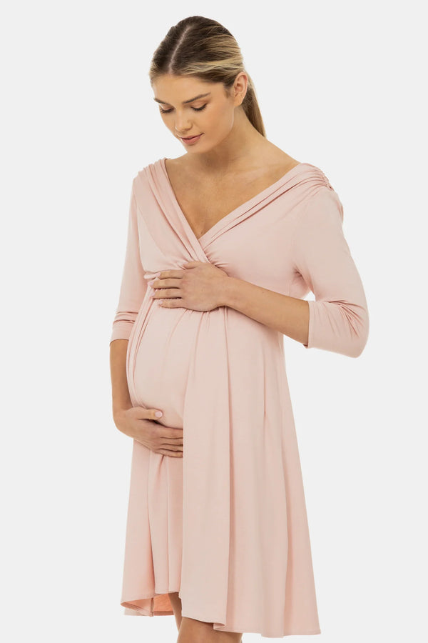 Κομψό φόρεμα εγκυμοσύνης και θηλασμού - σε χρώμα πούδρας - - soonMAMA - Η σωστή προσθήκη στην κομψή και άνετη εγκυμοσύνη! - Παλτά για έγκυες