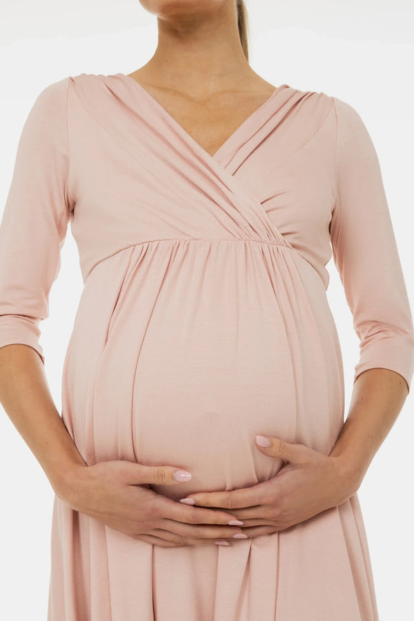 Κομψό φόρεμα εγκυμοσύνης και θηλασμού - σε χρώμα πούδρας - - soonMAMA - Η σωστή προσθήκη στην κομψή και άνετη εγκυμοσύνη! - Παλτά για έγκυες