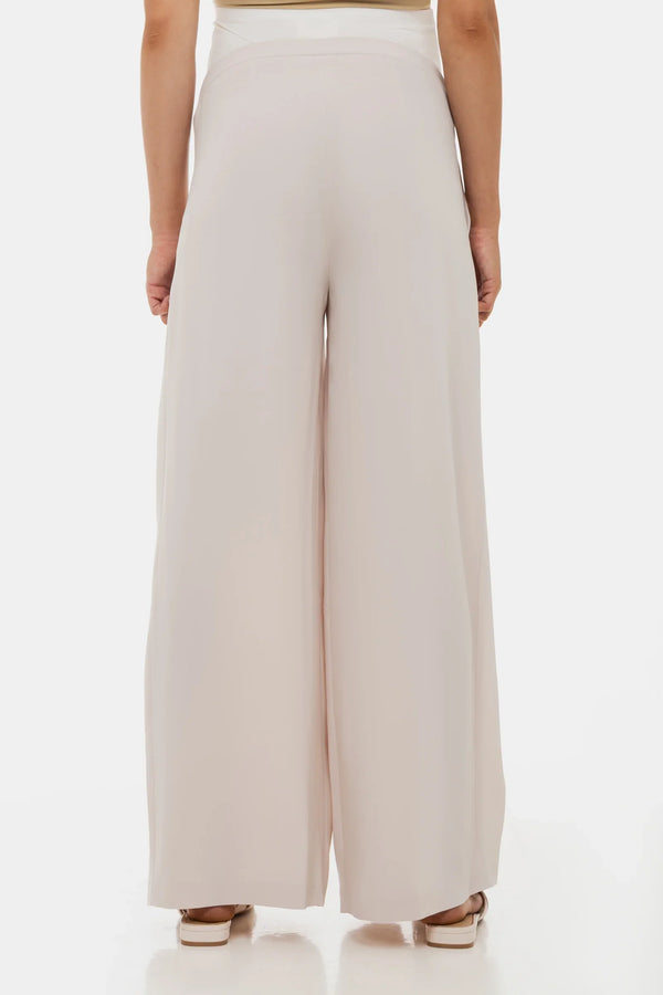 Κομψό μπεζ παντελόνι εγκυμοσύνης με πιέτες - - soonMAMA - Η σωστή προσθήκη στην κομψή και άνετη εγκυμοσύνη! - Παλτά για έγκυες