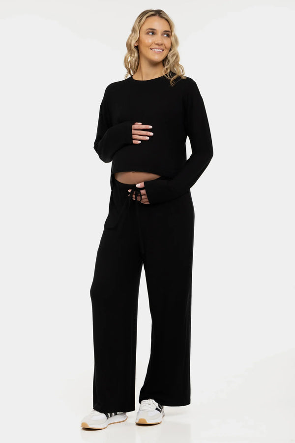 Απαλό κροπ τοπ εγκυμοσύνης με μακριά μανίκια από modal – μαύρος - - soonMAMA - Η σωστή προσθήκη στην κομψή και άνετη εγκυμοσύνη! - Παλτά για έγκυες