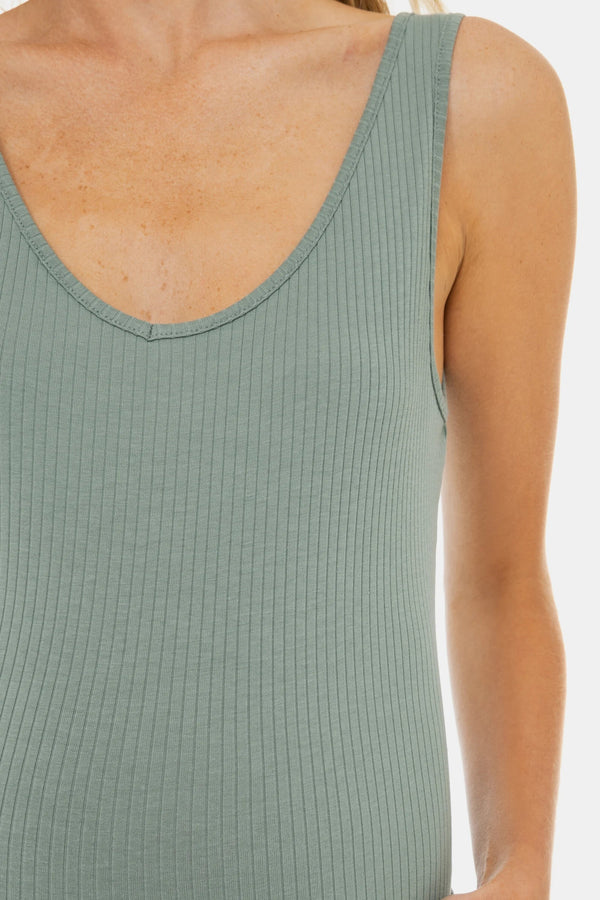 Μακριά βαμβακερή φόρεμα εγκυμοσύνης με σκίσιμο – σε απόχρωση μέντας - - soonMAMA - Η σωστή προσθήκη στην κομψή και άνετη εγκυμοσύνη! - Παλτά για έγκυες