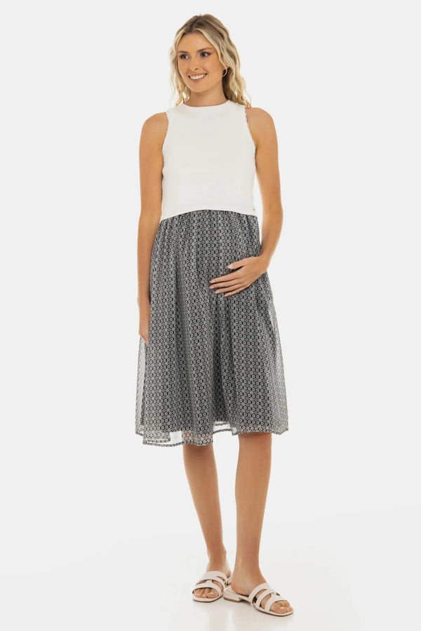 Κομψό φόρεμα με λευκό βαμβακερό ριπ τοπ και αέρινη φούστα - - soonMAMA - Η σωστή προσθήκη στην κομψή και άνετη εγκυμοσύνη! - Παλτά για έγκυες