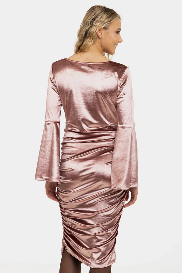 Γυαλιστερό βελούδινο φόρεμα εγκυμοσύνης - πούδρας - - soonMAMA - Η σωστή προσθήκη στην κομψή και άνετη εγκυμοσύνη! - Παλτά για έγκυες