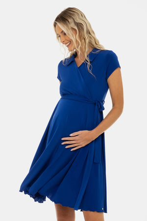 Αέρινο φόρεμα εγκυμοσύνης και θηλασμού με κρουαζέ σχέδιο – μπλε - - soonMAMA - Η σωστή προσθήκη στην κομψή και άνετη εγκυμοσύνη! - Παλτά για έγκυες