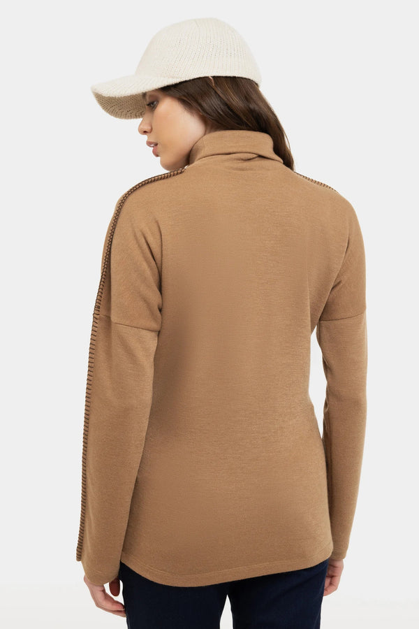 Πλεκτό μπεζ πουλόβερ εγκυμοσύνης με διακοσμητικές ραφές - - soonMAMA - Η σωστή προσθήκη στην κομψή και άνετη εγκυμοσύνη! - Παλτά για έγκυες