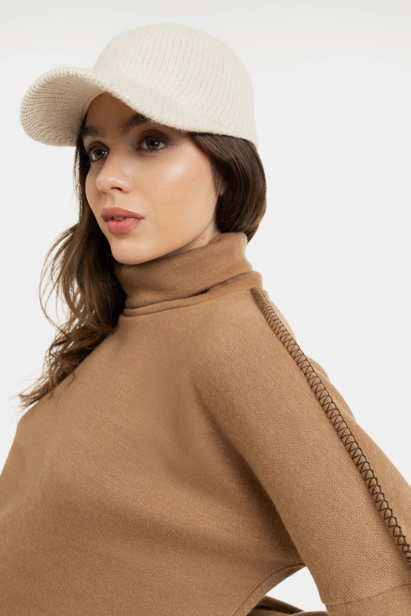 Πλεκτό μπεζ πουλόβερ εγκυμοσύνης με διακοσμητικές ραφές - - soonMAMA - Η σωστή προσθήκη στην κομψή και άνετη εγκυμοσύνη! - Παλτά για έγκυες