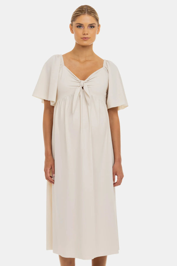 Φόρεμα εγκυμοσύνης με σούρες και φιόγκο – σε ανοιχτό μπεζ - - soonMAMA - Η σωστή προσθήκη στην κομψή και άνετη εγκυμοσύνη! - Παλτά για έγκυες