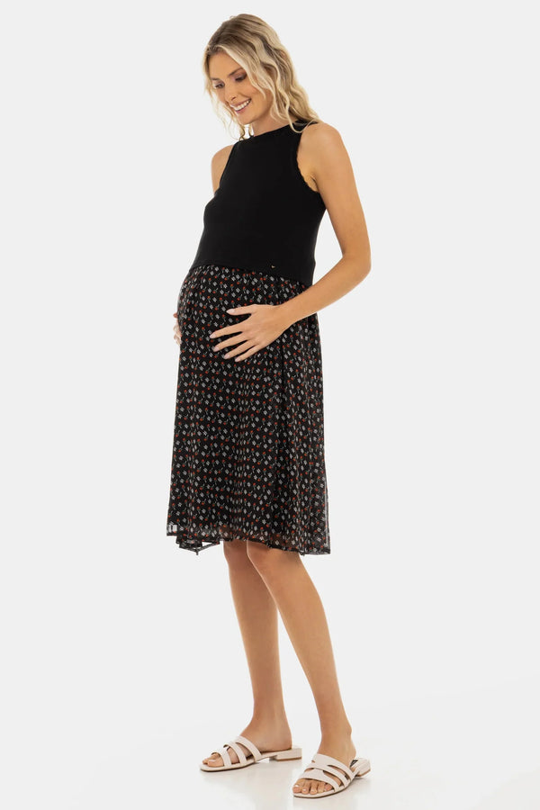 Κομψό φόρεμα με μαύρο βαμβακερό ριπ τοπ και αέρινη φούστα με λουλουδάτο μοτίβο