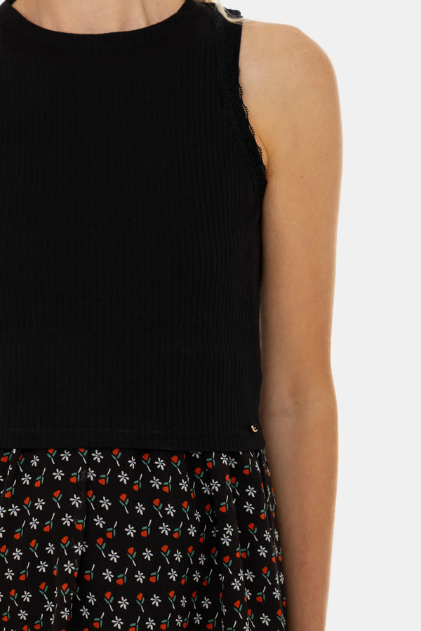 Κομψό φόρεμα με μαύρο βαμβακερό ριπ τοπ και αέρινη φούστα με λουλουδάτο μοτίβο - - soonMAMA - Η σωστή προσθήκη στην κομψή και άνετη εγκυμοσύνη! - Παλτά για έγκυες