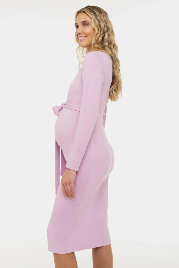 Κομψό μακρύ φόρεμα εγκυμοσύνης με φαρδιά ζώνη σε ανοιχτό μωβ - - soonMAMA - Η σωστή προσθήκη στην κομψή και άνετη εγκυμοσύνη! - Παλτά για έγκυες