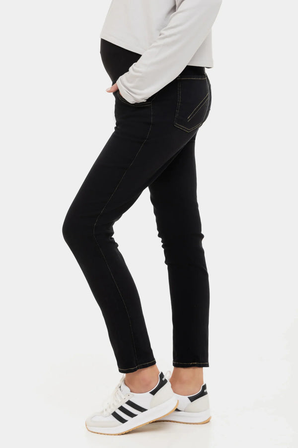 Εφαρμοστά ελαστικά τζιν εγκυμοσύνης - μαύρο - - soonMAMA - Η σωστή προσθήκη στην κομψή και άνετη εγκυμοσύνη! - Παλτά για έγκυες