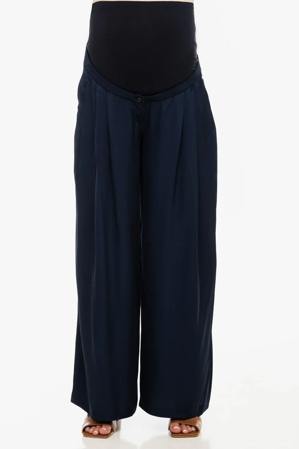 Σατέν παντελόνι εγκυμοσύνης με πιέτες – σκούρο μπλε - - soonMAMA - Η σωστή προσθήκη στην κομψή και άνετη εγκυμοσύνη! - Παλτά για έγκυες