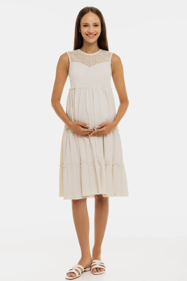 Αέρινο φόρεμα εγκυμοσύνης με δαντελένιες λεπτομέρειες - εκρού - - soonMAMA - Η σωστή προσθήκη στην κομψή και άνετη εγκυμοσύνη! - Παλτά για έγκυες