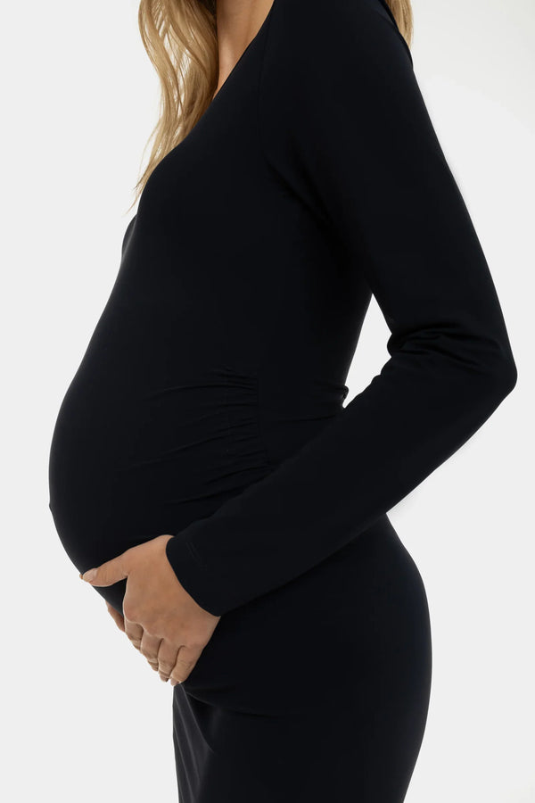 Μακρύ φόρεμα εγκυμοσύνης με σκίσιμο σε σκούρο μπλε - - soonMAMA - Η σωστή προσθήκη στην κομψή και άνετη εγκυμοσύνη! - Παλτά για έγκυες