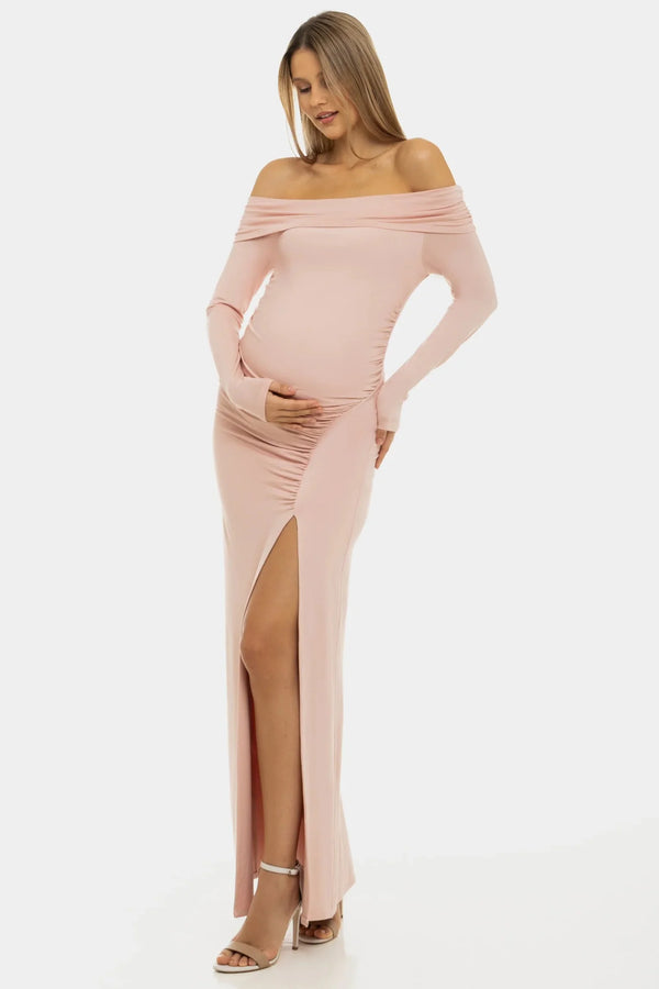 Μακρύ κομψό φόρεμα με ακάλυπτους ώμους - ροζ πούδρα - - soonMAMA - Η σωστή προσθήκη στην κομψή και άνετη εγκυμοσύνη! - Παλτά για έγκυες