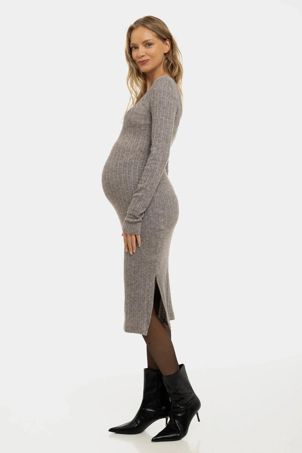 Πλεκτό εφαρμοστό φόρεμα εγκυμοσύνης - καφέ - - soonMAMA - Η σωστή προσθήκη στην κομψή και άνετη εγκυμοσύνη! - Παλτά για έγκυες