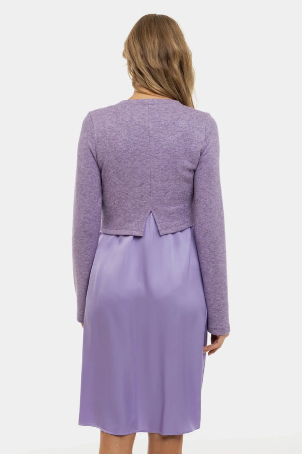 Σατέν φόρεμα με πουλόβερ εγκυμοσύνης και θηλασμό - λιλά - - soonMAMA - Η σωστή προσθήκη στην κομψή και άνετη εγκυμοσύνη! - Παλτά για έγκυες