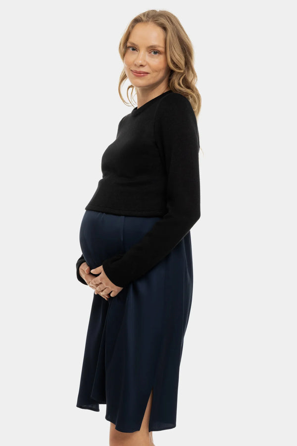 Σατέν φόρεμα με πουλόβερ εγκυμοσύνης και θηλασμό - σκούρο μπλε - - soonMAMA - Η σωστή προσθήκη στην κομψή και άνετη εγκυμοσύνη! - Παλτά για έγκυες