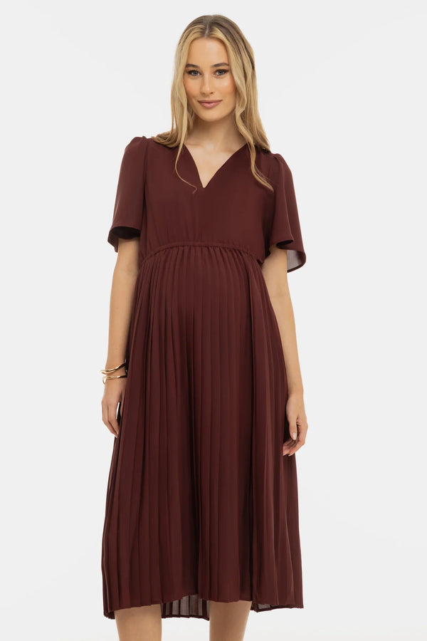 Επίσημο πλισέ φόρεμα εγκυμοσύνης – καφέ - - soonMAMA - Η σωστή προσθήκη στην κομψή και άνετη εγκυμοσύνη! - Παλτά για έγκυες