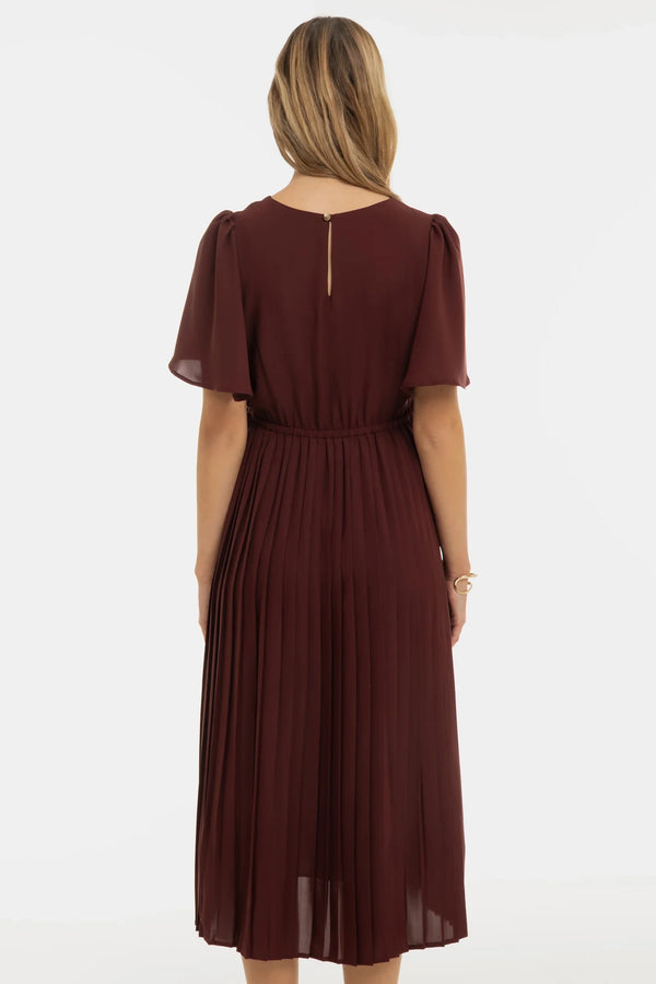 Επίσημο πλισέ φόρεμα εγκυμοσύνης – καφέ - - soonMAMA - Η σωστή προσθήκη στην κομψή και άνετη εγκυμοσύνη! - Παλτά για έγκυες