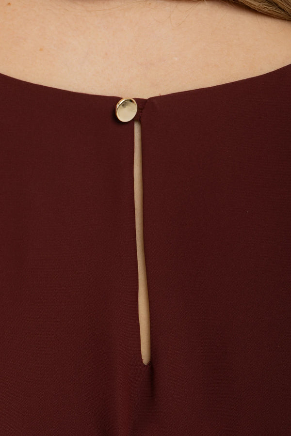 Επίσημο πλισέ φόρεμα εγκυμοσύνης – καφέ - - soonMAMA - Η σωστή προσθήκη στην κομψή και άνετη εγκυμοσύνη! - Παλτά για έγκυες