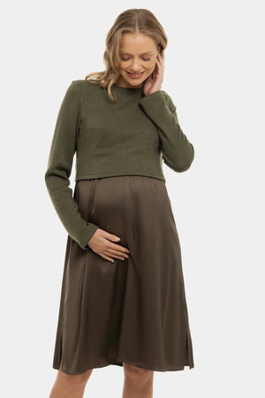 Σατέν φόρεμα με πουλόβερ εγκυμοσύνης και θηλασμό - χακί - - soonMAMA - Η σωστή προσθήκη στην κομψή και άνετη εγκυμοσύνη! - Παλτά για έγκυες