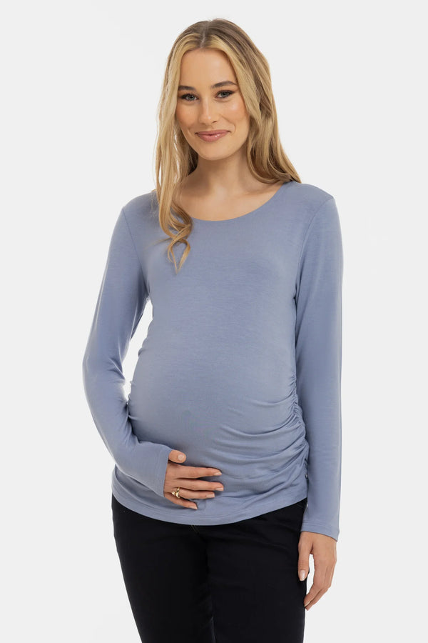 Απαλό μπλουζά εγκυμοσύνης με σούρες από modal – μπλε - - soonMAMA - Η σωστή προσθήκη στην κομψή και άνετη εγκυμοσύνη! - Παλτά για έγκυες