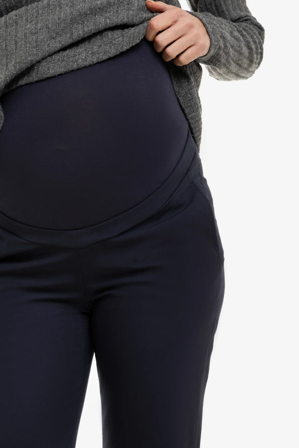 Παντελόνι εγκυμοσύνης σε σκούρο μπλε - - soonMAMA - Η σωστή προσθήκη στην κομψή και άνετη εγκυμοσύνη! - Παλτά για έγκυες