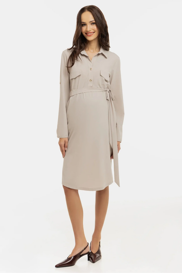 Ελαστικό φόρεμα εγκυμοσύνης και θηλασμό με γιακά – μπεζ - - soonMAMA - Η σωστή προσθήκη στην κομψή και άνετη εγκυμοσύνη! - Παλτά για έγκυες