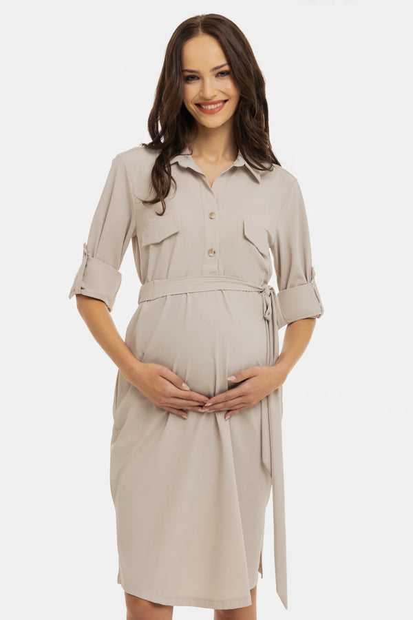 Ελαστικό φόρεμα εγκυμοσύνης και θηλασμό με γιακά – μπεζ - - soonMAMA - Η σωστή προσθήκη στην κομψή και άνετη εγκυμοσύνη! - Παλτά για έγκυες