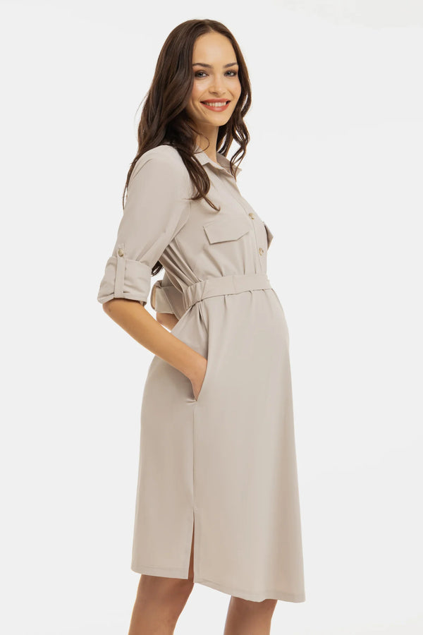 Ελαστικό φόρεμα εγκυμοσύνης και θηλασμό με γιακά – μπεζ - - soonMAMA - Η σωστή προσθήκη στην κομψή και άνετη εγκυμοσύνη! - Παλτά για έγκυες