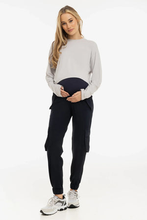 Παντελόνι cargo εγκυμοσύνης σε σκούρο μπλε - - soonMAMA - Η σωστή προσθήκη στην κομψή και άνετη εγκυμοσύνη! - Παλτά για έγκυες