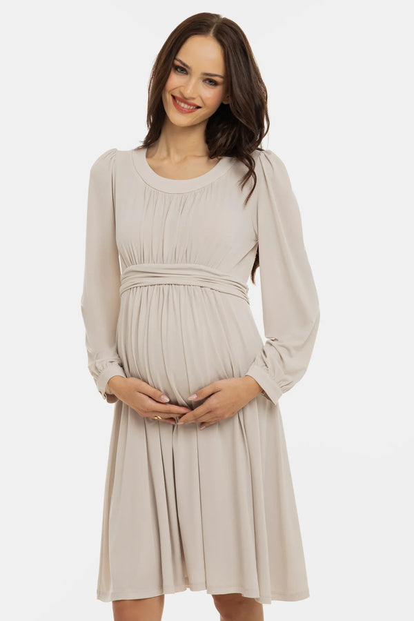 Κομψό φόρεμα εγκυμοσύνης με σούρες - μπεζ - - soonMAMA - Η σωστή προσθήκη στην κομψή και άνετη εγκυμοσύνη! - Παλτά για έγκυες
