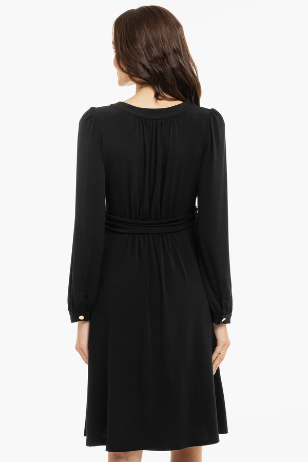 Κομψό φόρεμα εγκυμοσύνης με σούρες - μαύρο - - soonMAMA - Η σωστή προσθήκη στην κομψή και άνετη εγκυμοσύνη! - Παλτά για έγκυες