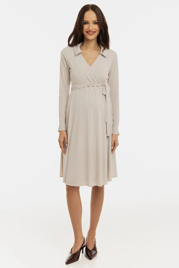 Αέρινο φόρεμα εγκυμοσύνης και θηλασμού με σταυρωτό μπροστινό μέρος – μπεζ - - soonMAMA - Η σωστή προσθήκη στην κομψή και άνετη εγκυμοσύνη! - Παλτά για έγκυες