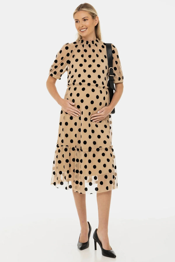 Αέρινο φόρεμα εγκυμοσύνης από τούλι με πουά σχέδιο – μπεζ - - soonMAMA - Η σωστή προσθήκη στην κομψή και άνετη εγκυμοσύνη! - Παλτά για έγκυες