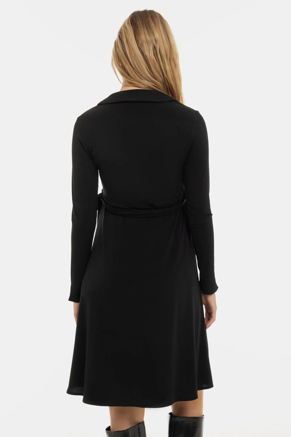 Αέρινο φόρεμα εγκυμοσύνης και θηλασμού με σταυρωτό μπροστινό μέρος – μαύρο - - soonMAMA - Η σωστή προσθήκη στην κομψή και άνετη εγκυμοσύνη! - Παλτά για έγκυες